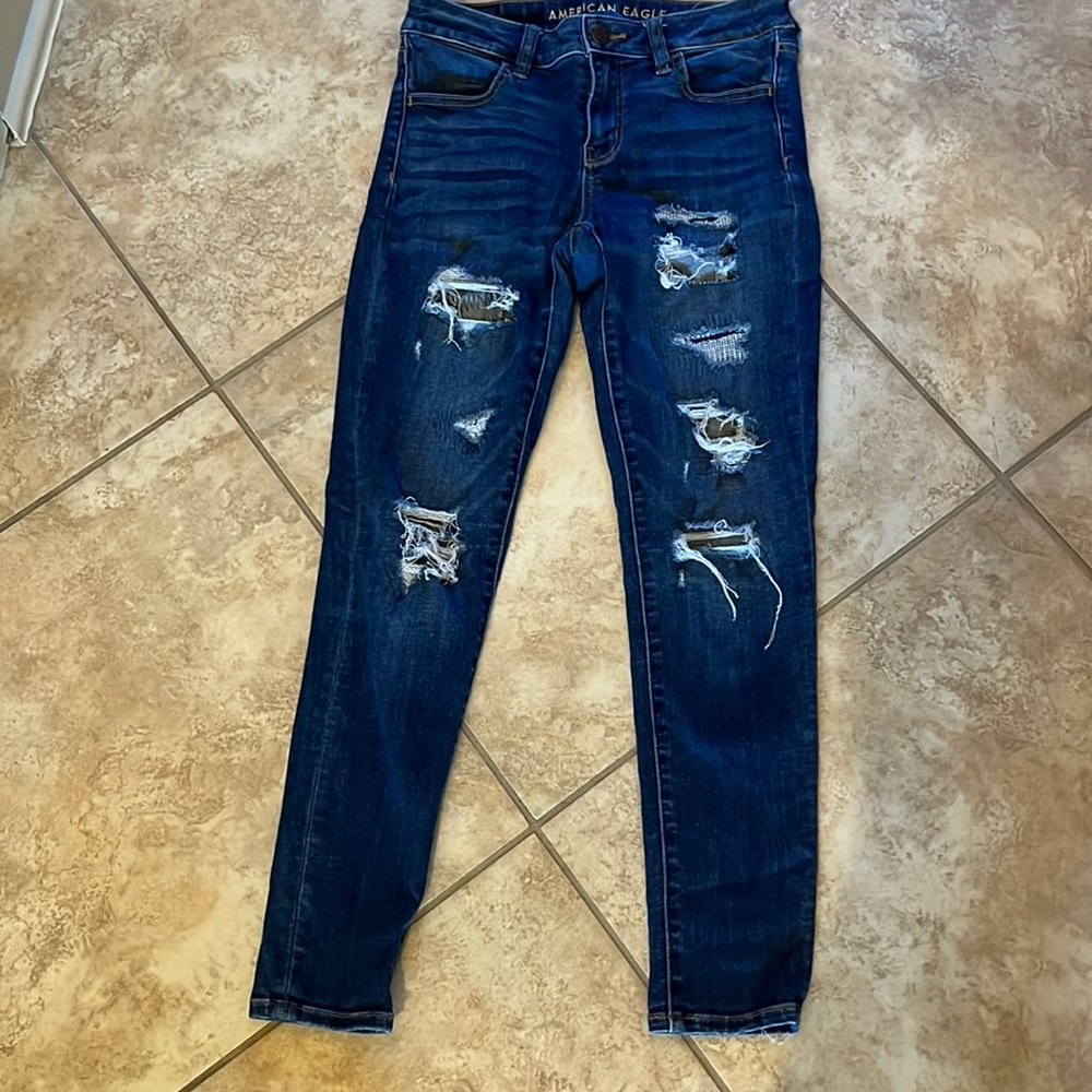 EUC American Eagle Distressed Jegging